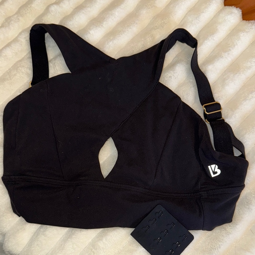 Black Women's BUFFBUNNY sports bra xxs